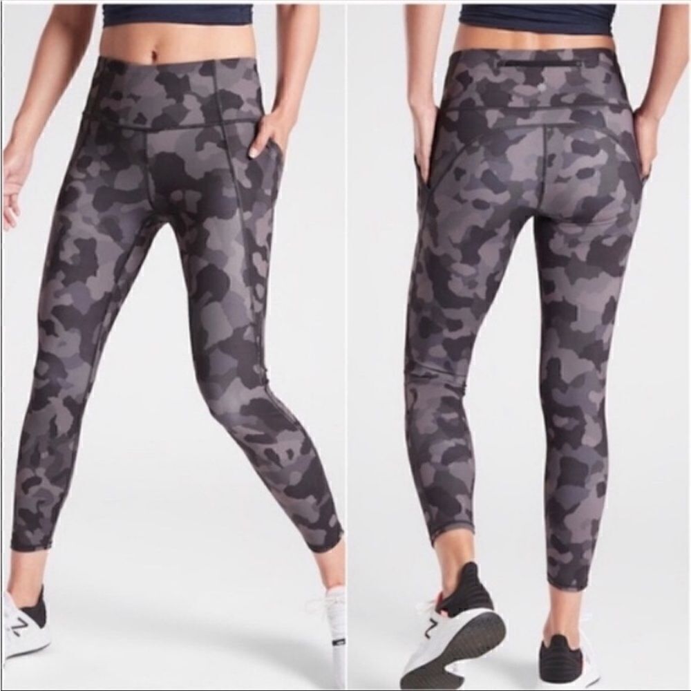 Athleta Lightning Camo 7/8 Tight size XS